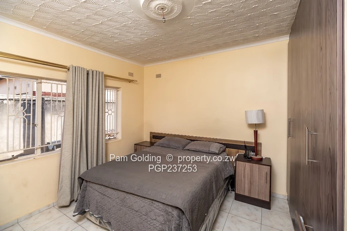 House for sale in Waterfalls/Picnic Park Area (Sole Mandate)