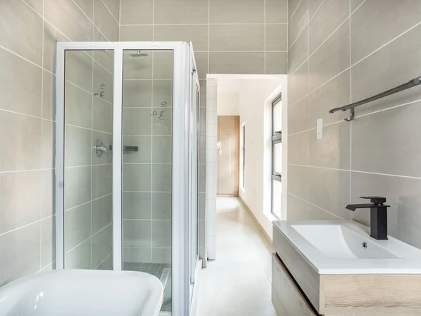 3 Bedroom Flat & Apartment