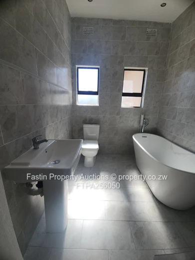 Open-Plan 5-Bed Crowhill Views Home with Borehole