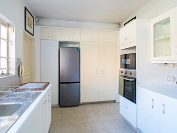 3 Bedroom Flat & Apartment