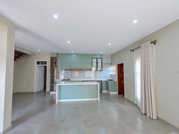 4 Bedroom Flat & Apartment