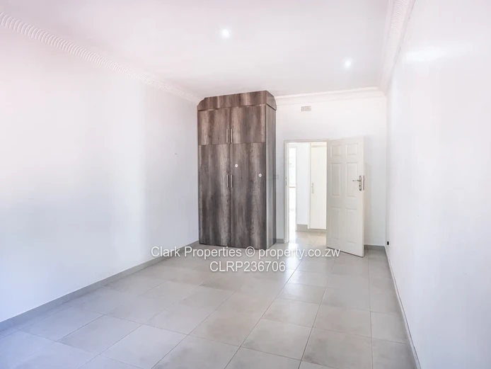 Stylish Family Home In Colne Valley!