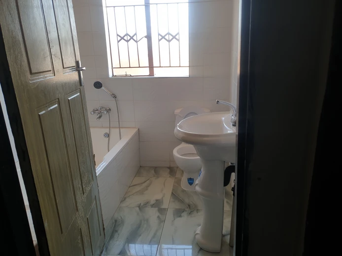 Ruwa solomio 3 bed house to rent 