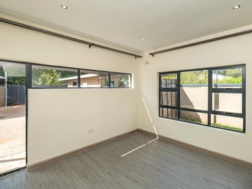 3 Bedroom Flat & Apartment