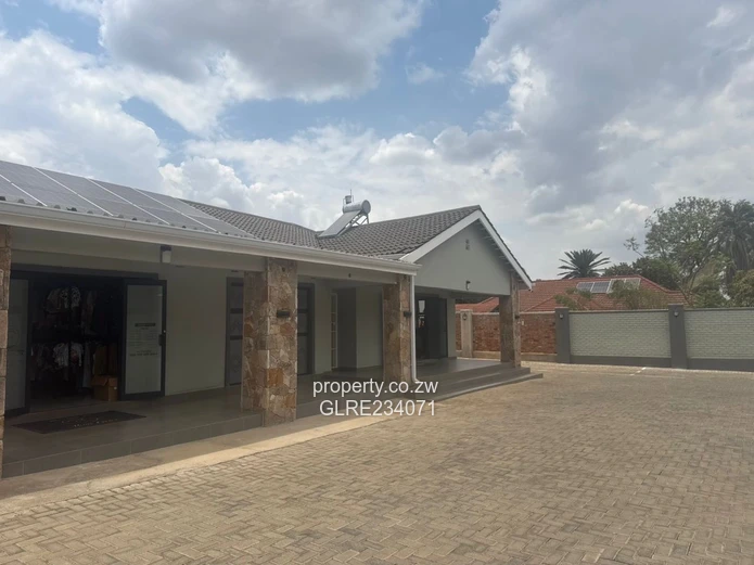 Shop to rent in Avondale West