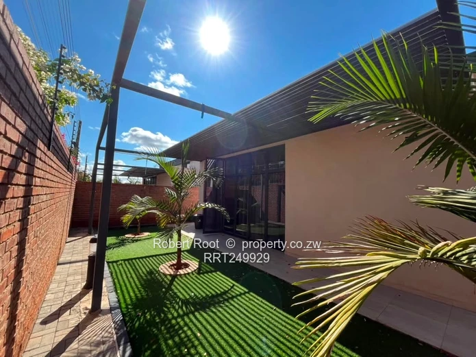 Modern 3 bed Cluster in Mount Pleasant