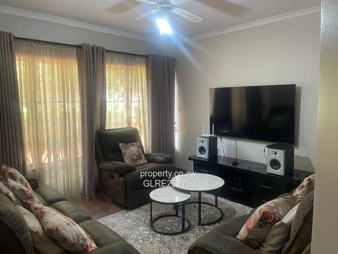Spacious 3-Bed Double-Storey in Borrowdale Brooke with Garden