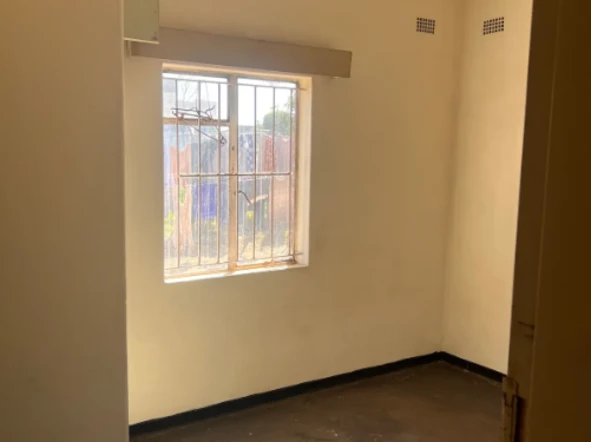 2 Bedroom Flat & Apartment
