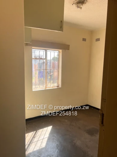 Bright 2-Bed Furnished Flat with Secure Windows — Willowvale (Sole Mandate)