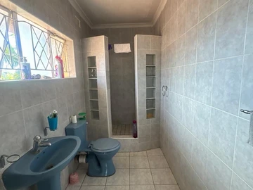 6 Bedroom House