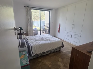 4 Bedroom Flat & Apartment