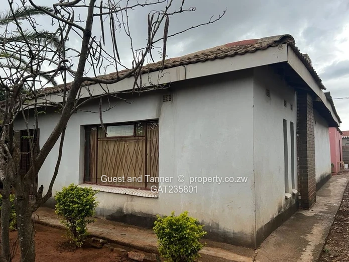 3-Bedroom House with 2-Bedroom Cottage for Sale in Mahatshula North, Bulawayo