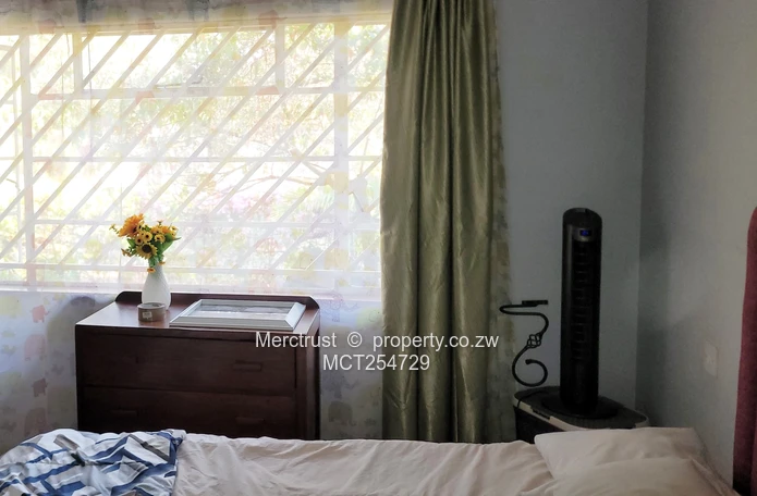 Spacious, immaculate garden flat! (Sole Mandate)