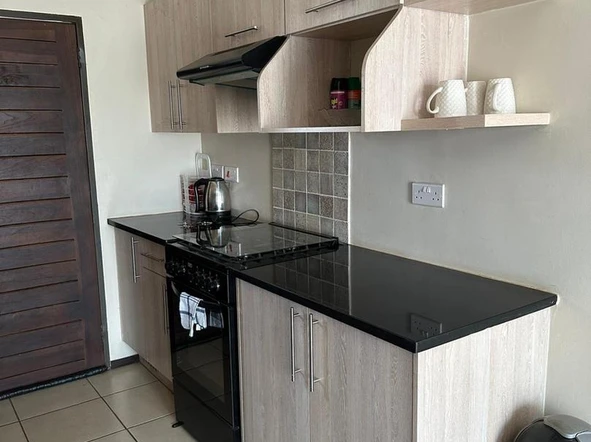 2 Bedroom Flat & Apartment