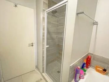 2 Bedroom Flat & Apartment