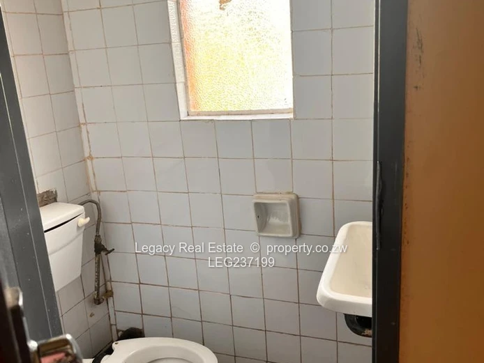 Value-For-Money 3-Bedroom Flat in Prospect,Down -Floor  Flat  in a Convinient Prospect Location