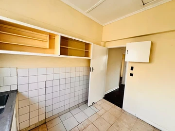 2 Bedroom Flat & Apartment