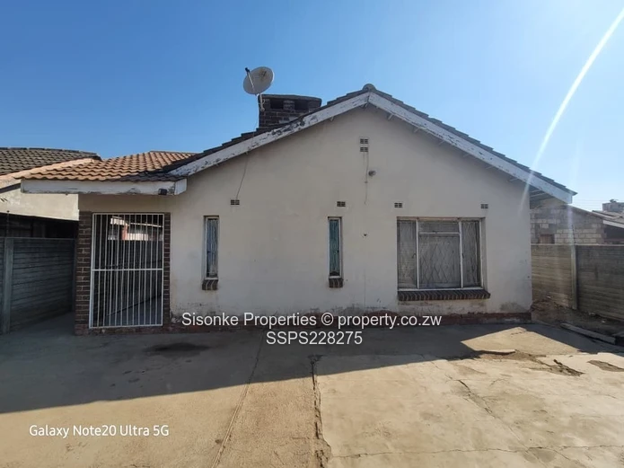 Spacious 4-Bedroom House in Budiriro - Perfect for Family Living!