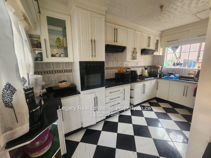 Spacious 4-Bed Home in Zimre Park with Borehole