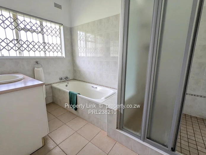 Spacious Family Home With Self-Contained Cottage