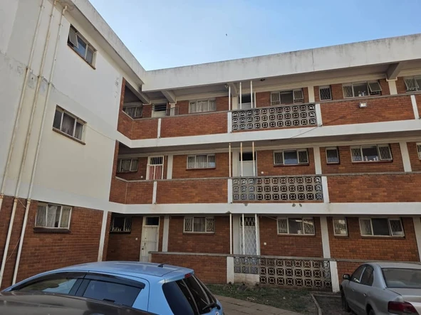 2 Bedroom Flat & Apartment