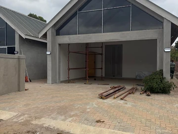 4 Bedroom Flat & Apartment