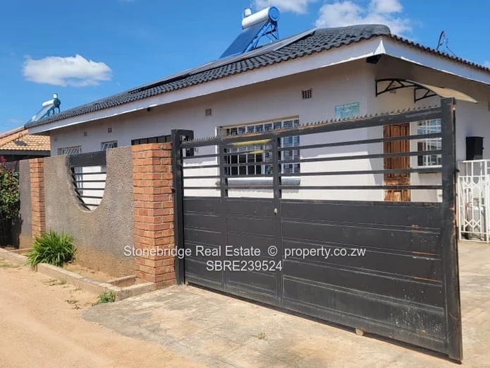 Secure 3 Bedroomed Townhouse in Selbourne Park for sale