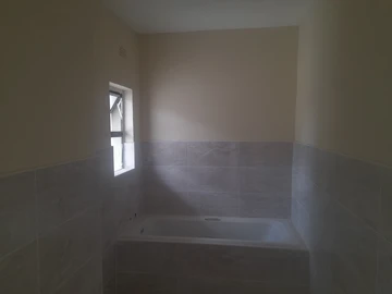 2 Bedroom Flat & Apartment