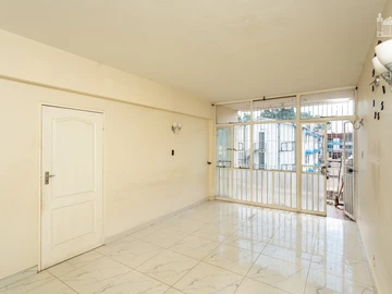 2 Bedroom Flat & Apartment