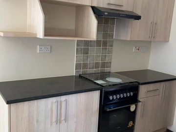 2 Bedroom Flat & Apartment