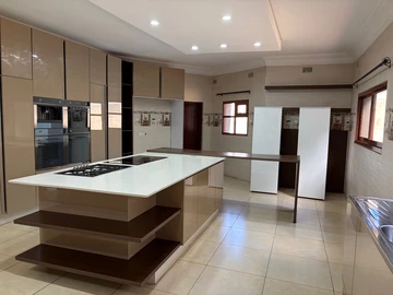 8 Bedroom House