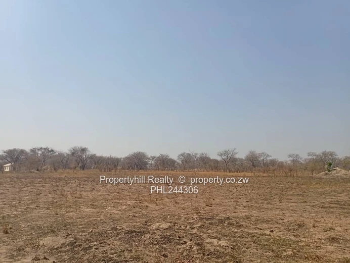 10,000 m² Chegutu Land with Existing Dwelling & Borehole