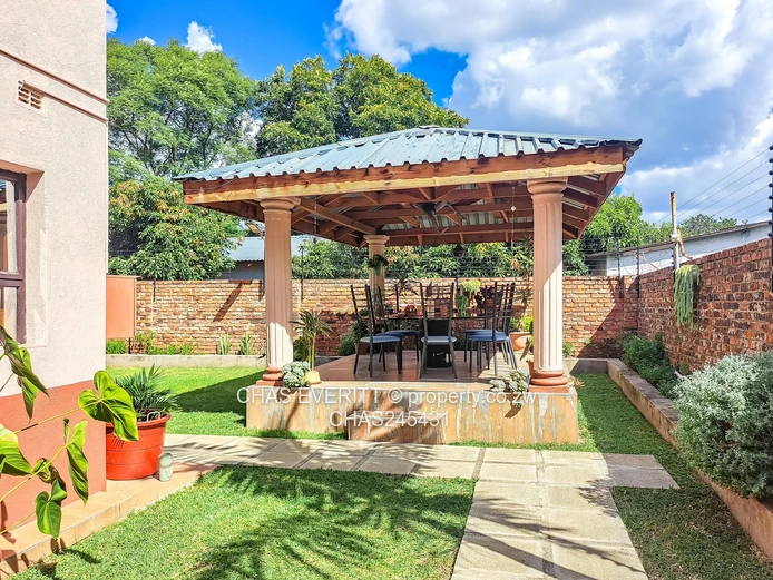 Fully Furnished Six Bedroomed House In Emerald Hill