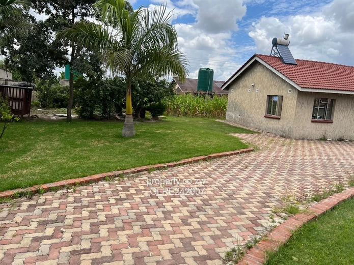 Spacious 4-Bed Home in Waterfalls - Modern Kitchen & Borehole