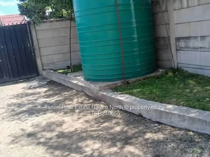 Msasa Park house to let just off Mukuvisi Drive with 3 bedrooms(with built -in cupboards), Spacious 