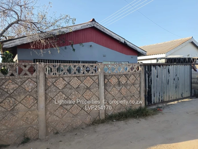Neat house in Seke Unit A (Sole Mandate)