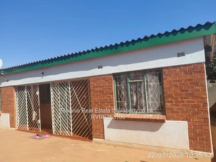 Spacious 4-Bed Westlea Home — Walled, Staff Quarters
