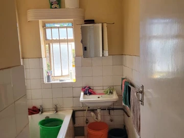 2 Bedroom Flat & Apartment
