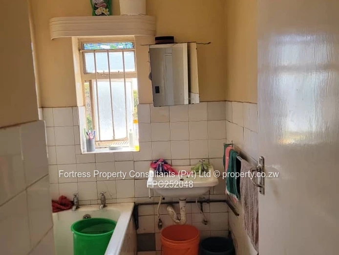 Sunlit 2-Bed Flat in Avenues CBD — Borehole (Sole Mandate)