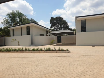 2 Unit Townhouse Complex