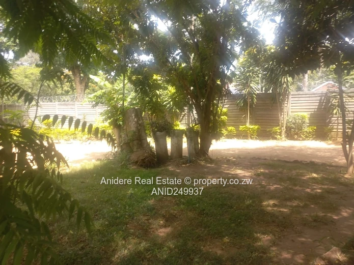 Greendale 4-Bed Home on 4395m² 