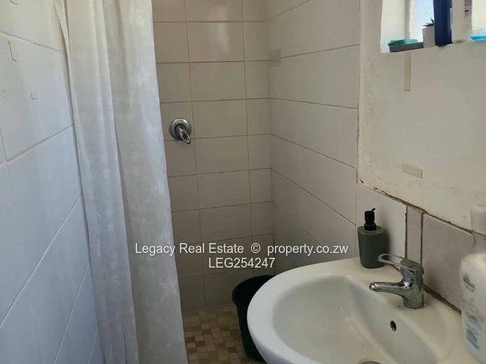 Compact Room with Bath & Kitchenette in Mount Pleasant (Harare North)