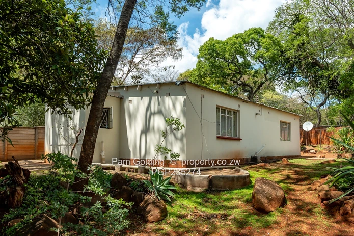 Spacious home walking distance to St Johns College  (Sole Mandate)