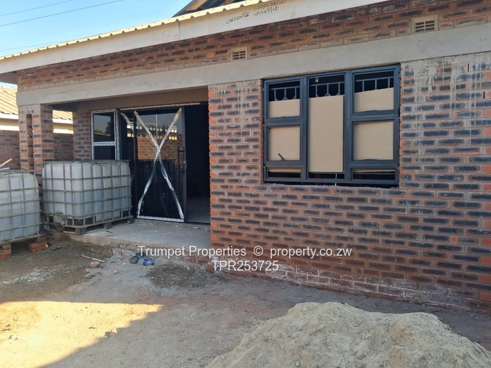 Glen View 5-Bed Brick Home with Verandah & Water Tanks