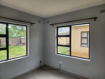 2 Bedroom Flat & Apartment