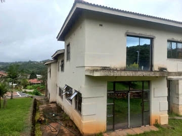 5 Bedroom Flat & Apartment