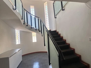 6 Bedroom House