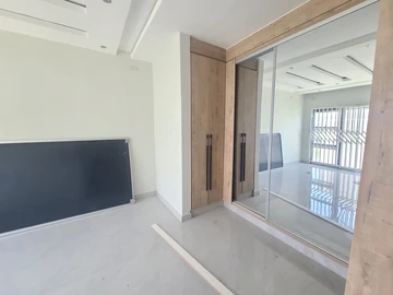 3 Bedroom Flat & Apartment