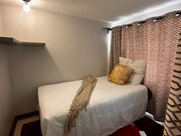 2 Bedroom Flat & Apartment