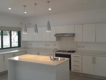 3 Bedroom Flat & Apartment